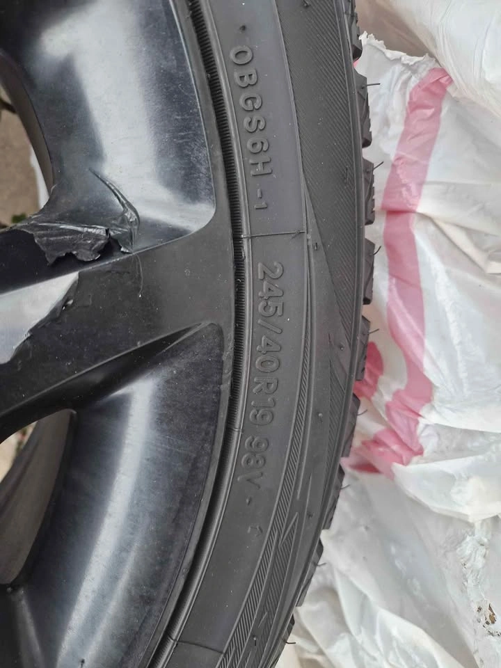 Toyo GSI 6 winter tires 245/40R19 Tires and OEM KIA rims - photo 4