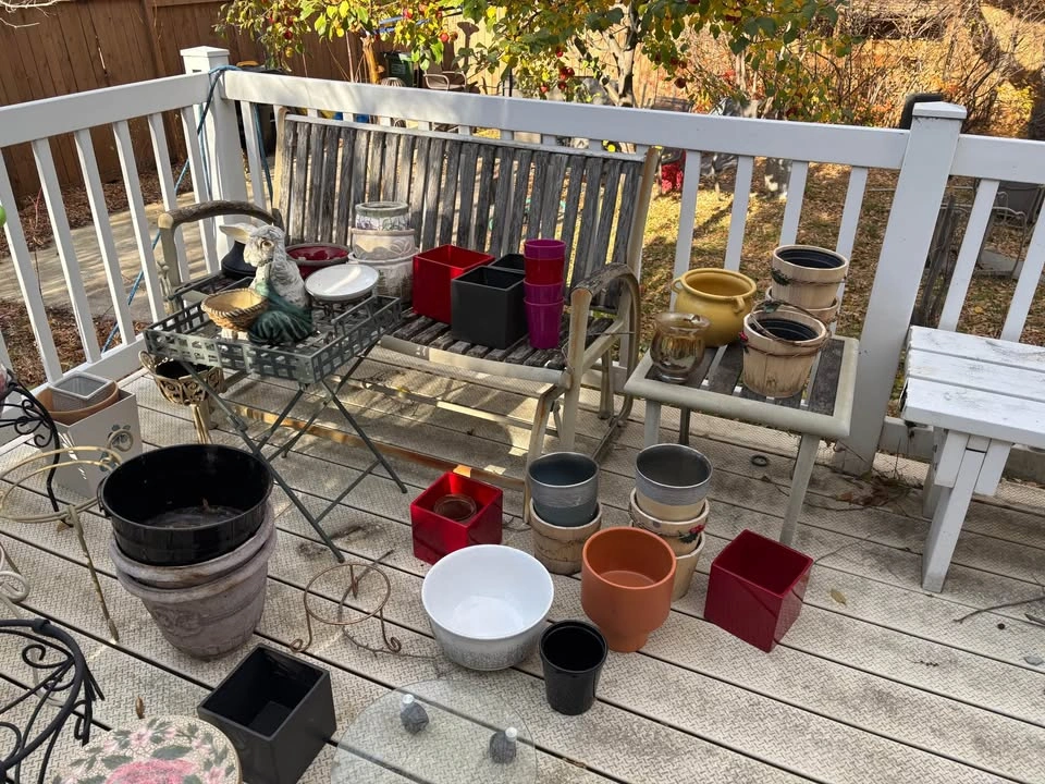 Assortment of pots / plant stands - photo 4