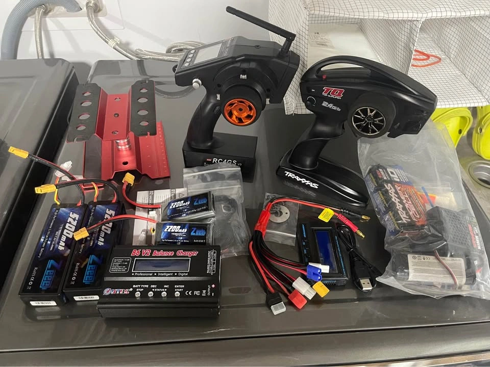 Traxxas E-Revo 1/16 & Tamiya TT-02R RC Bundle - photo 2