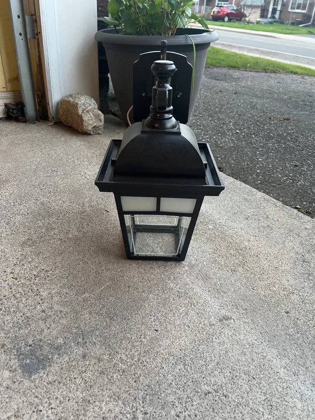 Outdoor wall light - works great!