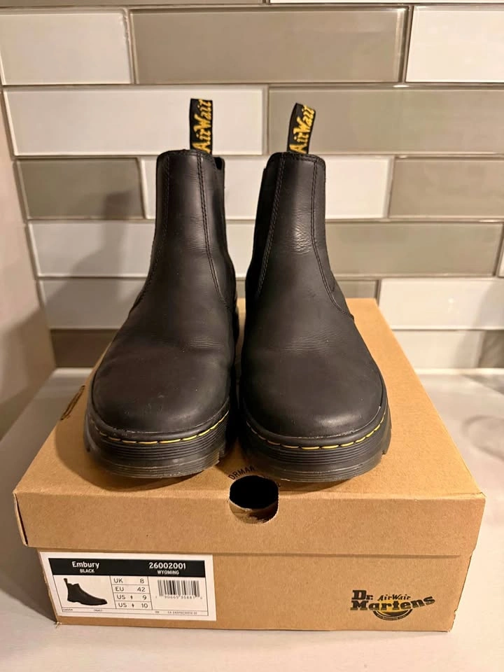 Dr. Martens Embury Chelsea Boots Men