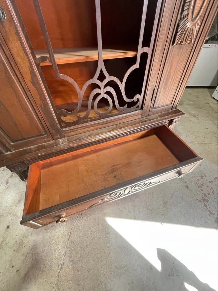 Vintage Ornate Carved Wood Display Cabinet / Hutch - photo 4