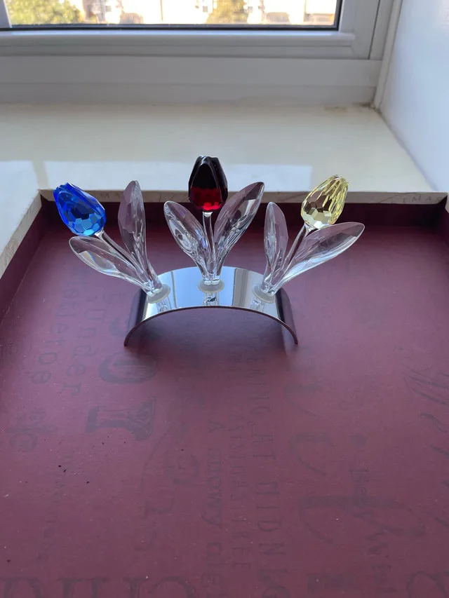 Swarovski Crystal Large Tulip Set with Stand image indicator(2)