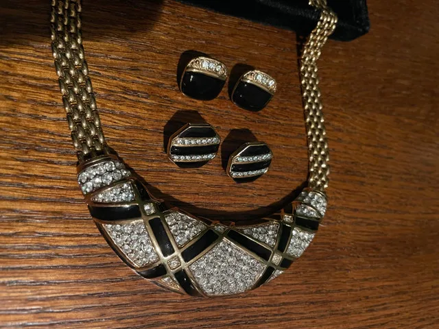 Nina Ricci Necklace and Earrings Set thumbnail