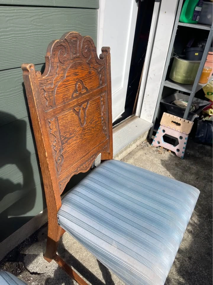 Set of 3 Vintage Carved Oak Dining Chairs - photo 3