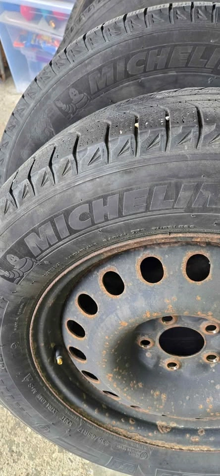 3 Michelin Latitude X-Ice 235/65R17 Winter Tires with 4 Rims - photo 4