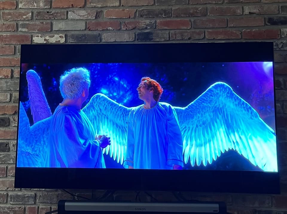 LG Smart 4K HDR OLED 65" used TV - photo 2