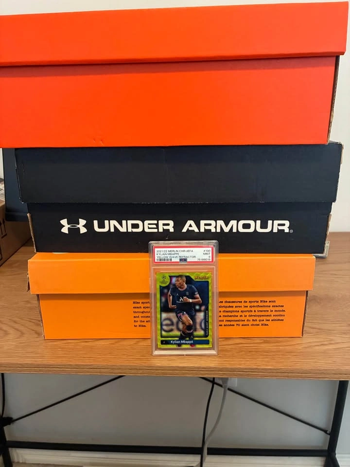 3 Boxes full of parallels and rookies all sports - photo 2