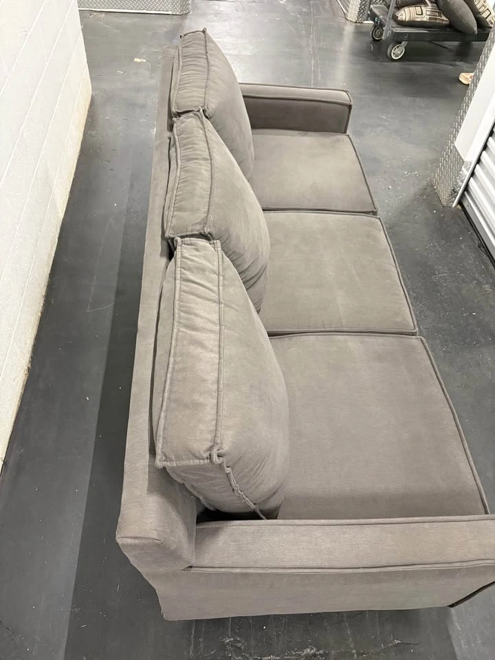 Gray Couch / Grey Sofa - Delivery Available - photo 4