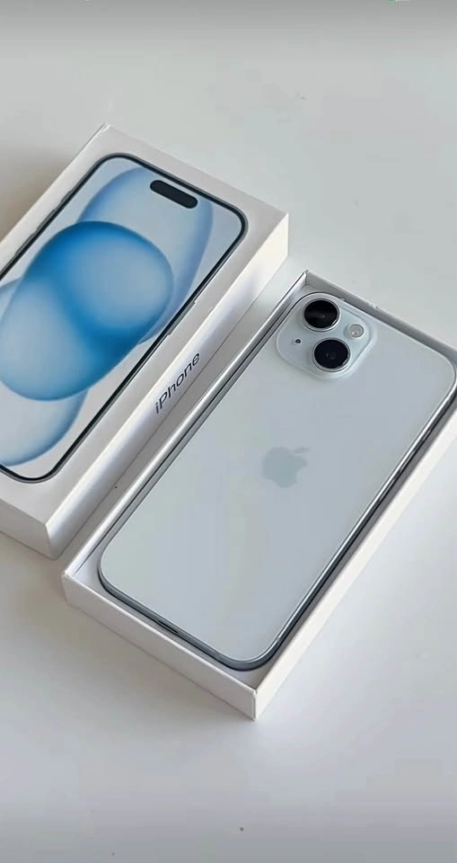 iPhone 15 - photo 2