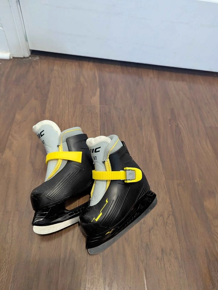 VIC Lil Pro Boys Ice Skates Size Y6-7