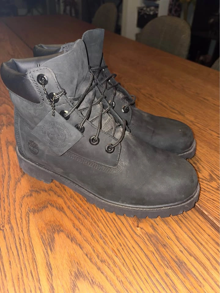 Men’s Timberlands - Size 7 - photo 2