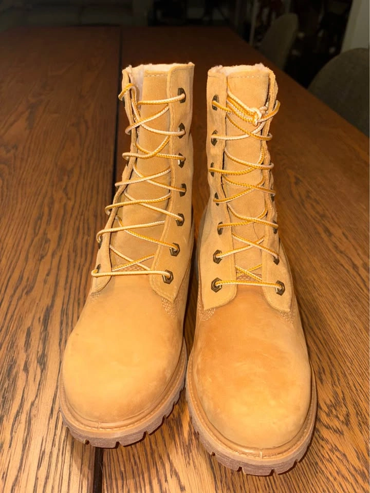 Woman’s Timberland Boots - Size 8 - photo 3