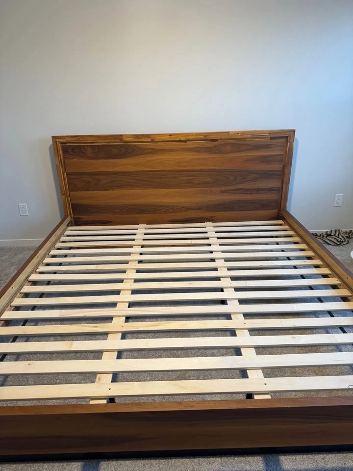 Structube Clarence King Bed frame & Novaform King Mattress - photo 2