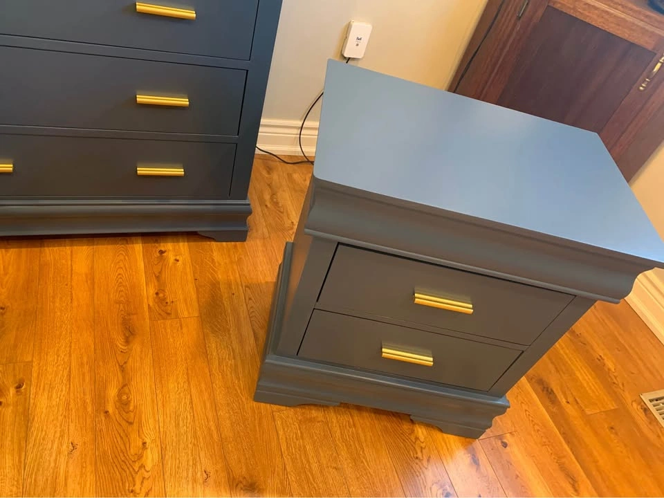 Modern Three Piece Bedroom Set - photo 4