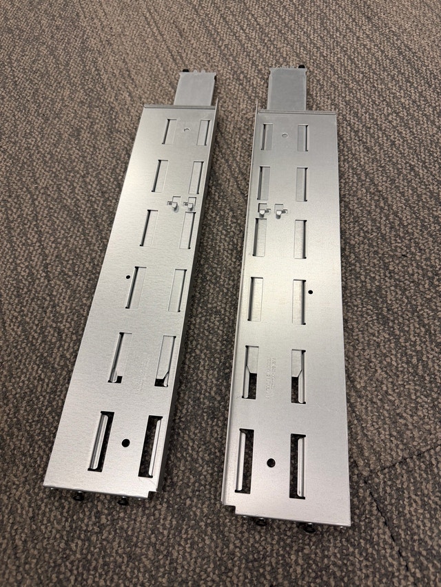 EMC 042-004-593 Left & Right Chassis Server 3U Rack Rails