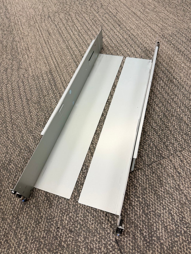 IBM 400-00039 400-00040 Rack Mount Rail Kit