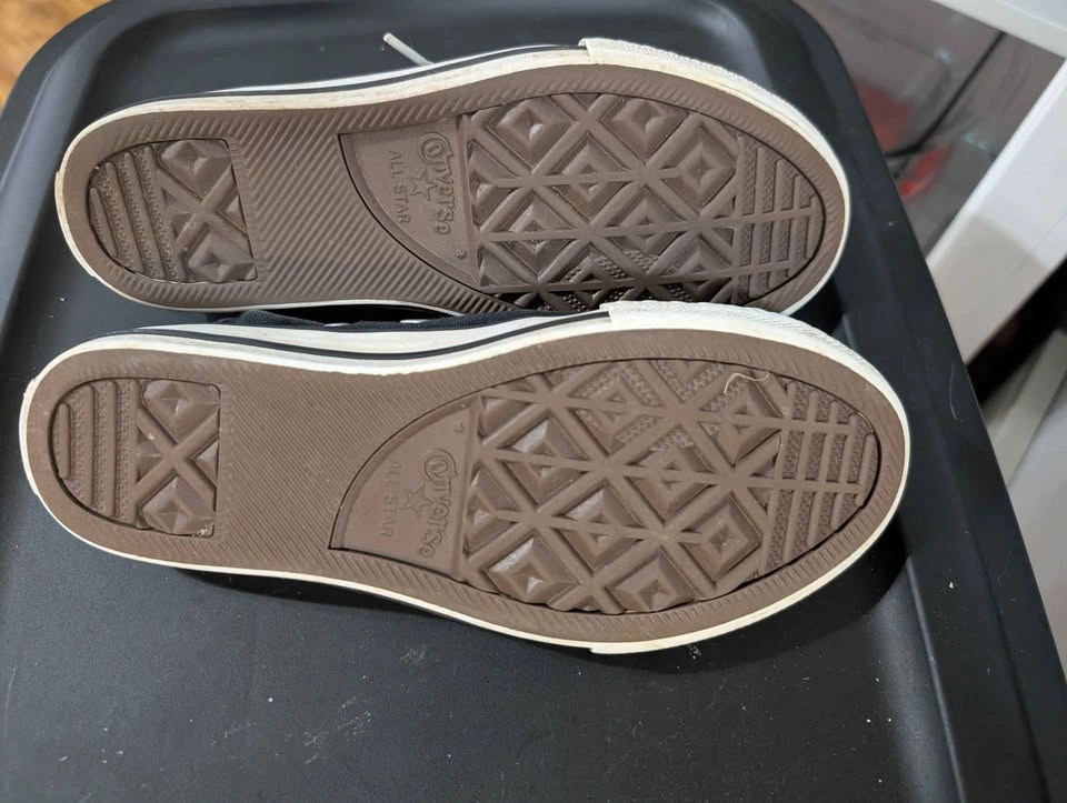 Kids size 3 converse slip on shoes - photo 2