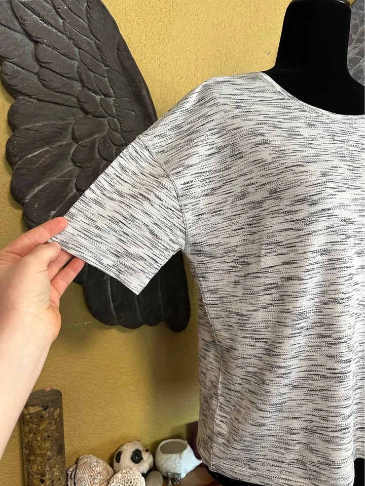 Lululemon Tee Shirt - photo 2