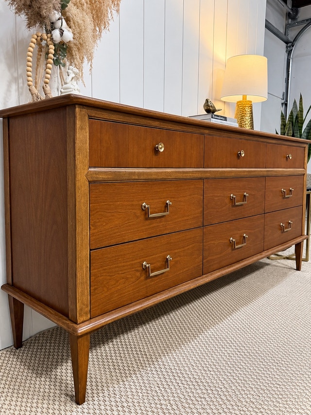 Vintage Mid-Century Modern 9-Drawer Dresser - photo 2
