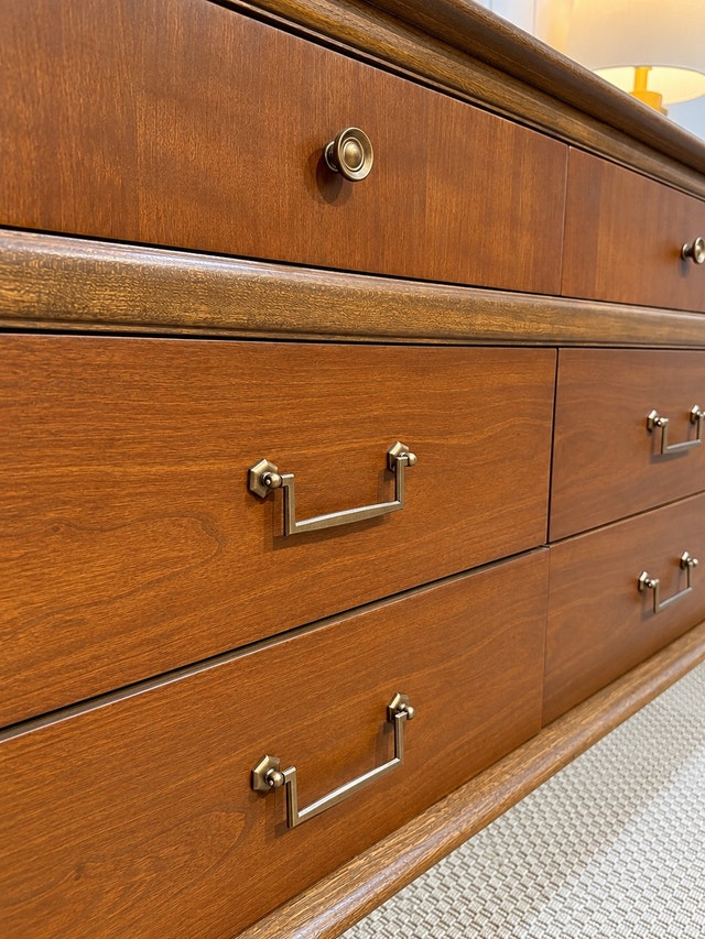 Vintage Mid-Century Modern 9-Drawer Dresser - photo 3