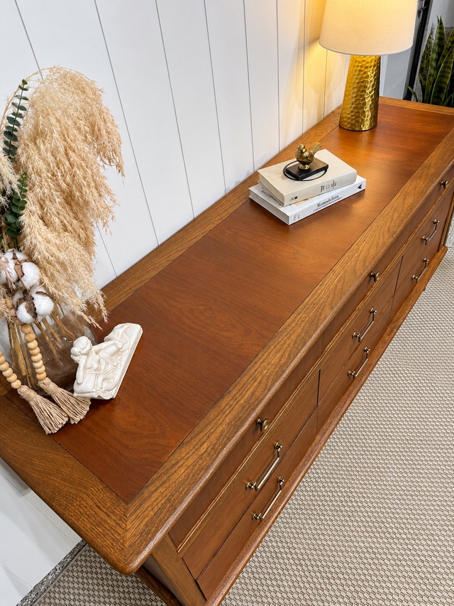 Vintage Mid-Century Modern 9-Drawer Dresser - photo 4