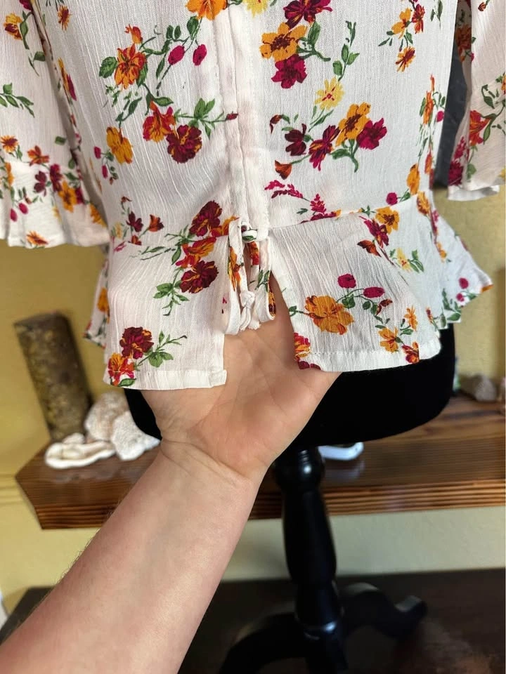 U2B Floral Ruffle Hem Blouse - photo 2