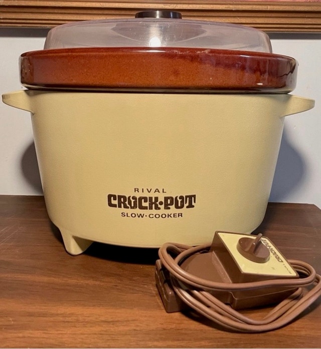VINTAGE RIVAL CROCK-POT 3300 SLOW COOKER – 5 QUART RETRO ORANGE