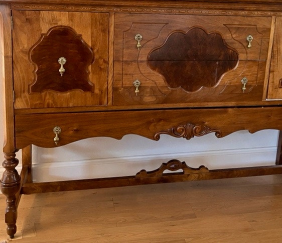 VINTAGE JACOBEAN REVIVAL BUFFET – WALNUT-TONED WOOD CREDENZA - photo 2