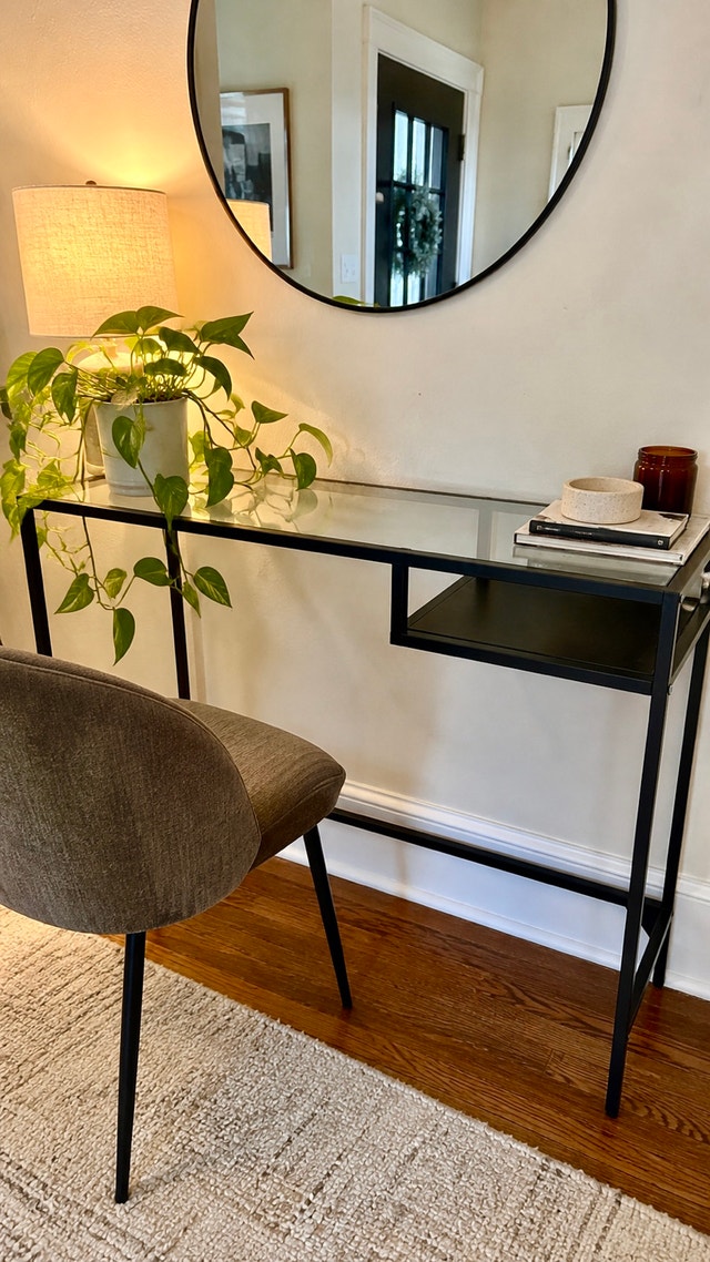 IKEA VITTSJÖ Glass Desk - Laptop Computer Workstation
