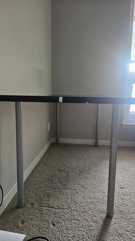 Black Desk / Work Table – FREE - photo 3