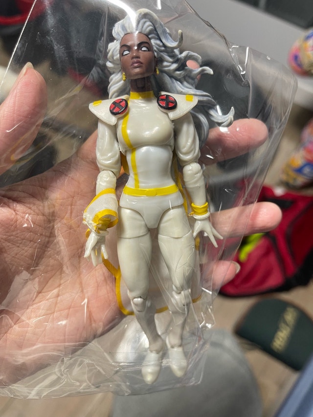 Marvel Legends Retro Storm White Suit – Loose