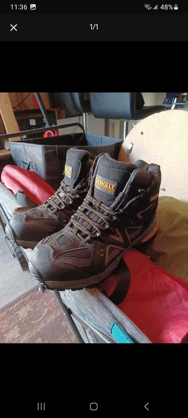 Dewalt work boots (size 7.5) New!