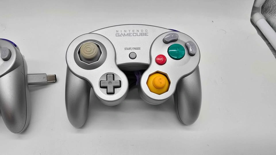 Platinum Nintendo GameCube Controllers - photo 2