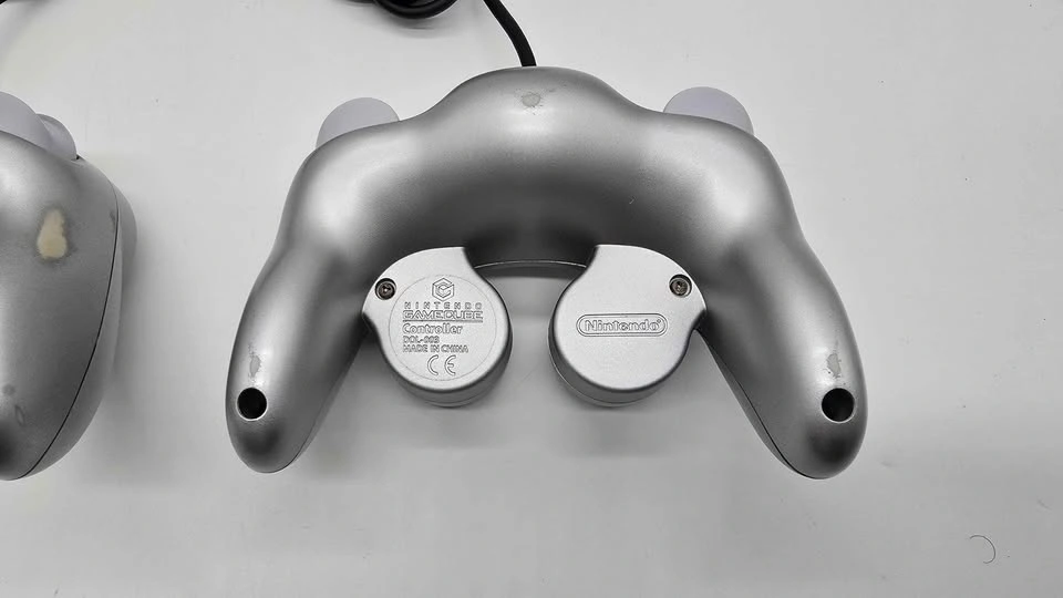Platinum Nintendo GameCube Controllers - photo 4