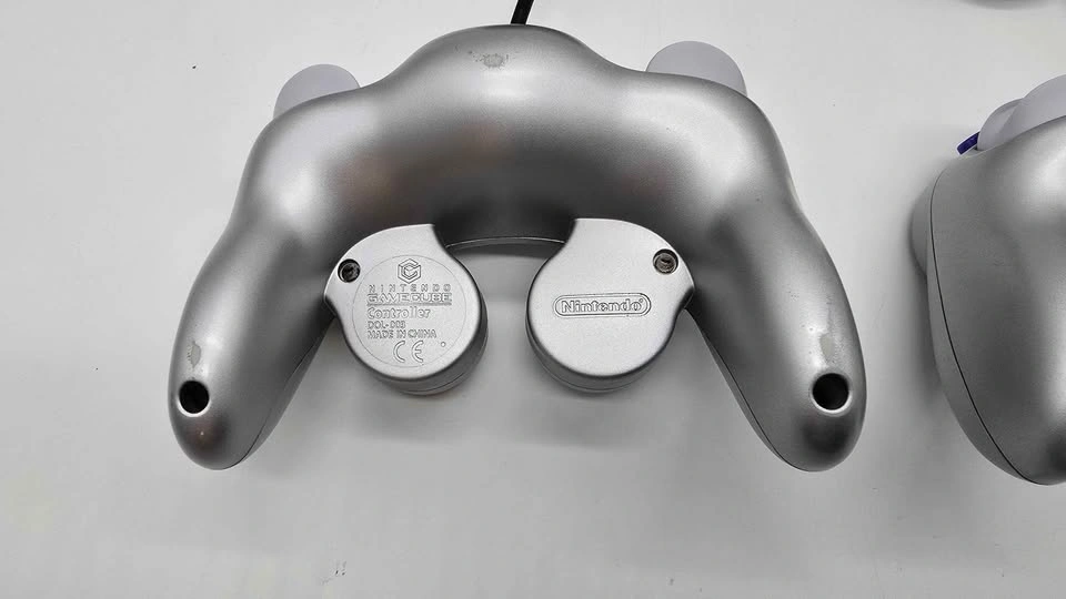 Platinum Nintendo GameCube Controllers - photo 5