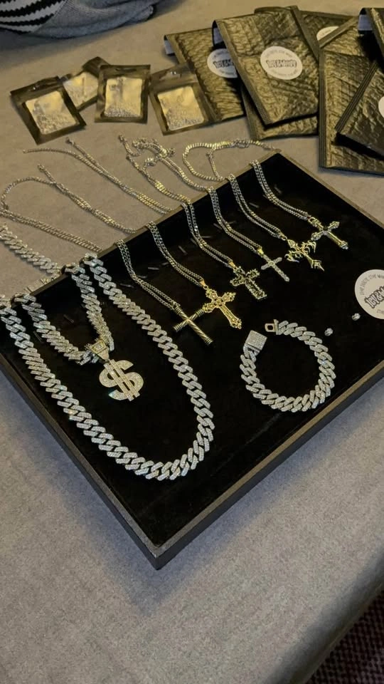 Iced out jewellery various styles - photo 3