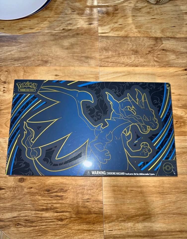 Pokemon Charizard X EX Ultra Premium Collection