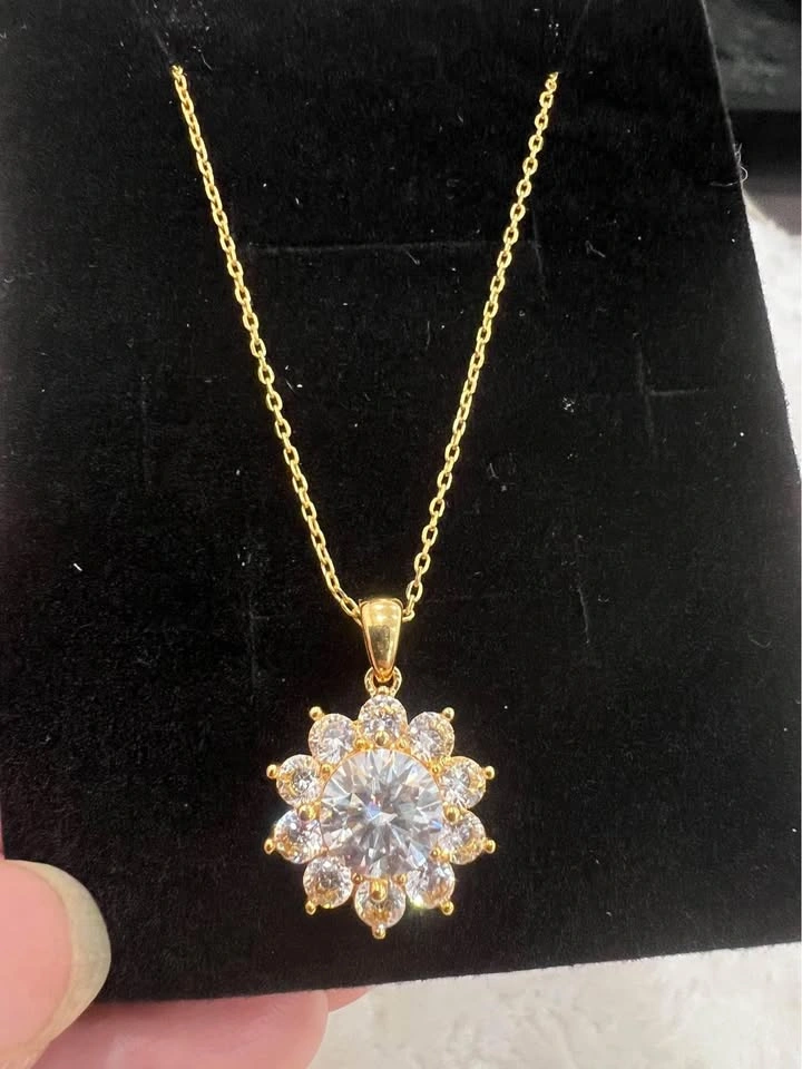 18k Solid Gold SunFlower Pendant with 2 Carat Moissanite Diamond - photo 4