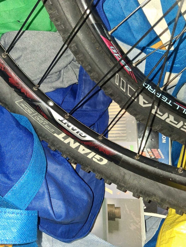 Giant 27.5 inch MTB Wheel with Tire and Cassette