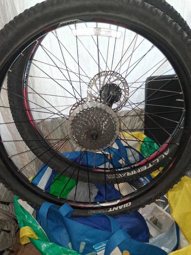 Giant 27.5 inch MTB Wheel with Tire and Cassette - photo 2