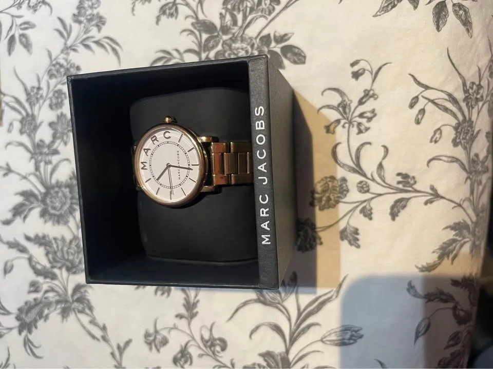 Marc Jacobs image indicator(2)