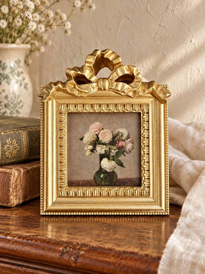 vintage mini floral art in gold bow frame ✨ 5”x5”