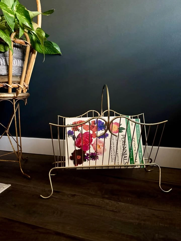 vintage mcm magazine rack | 17”x16”