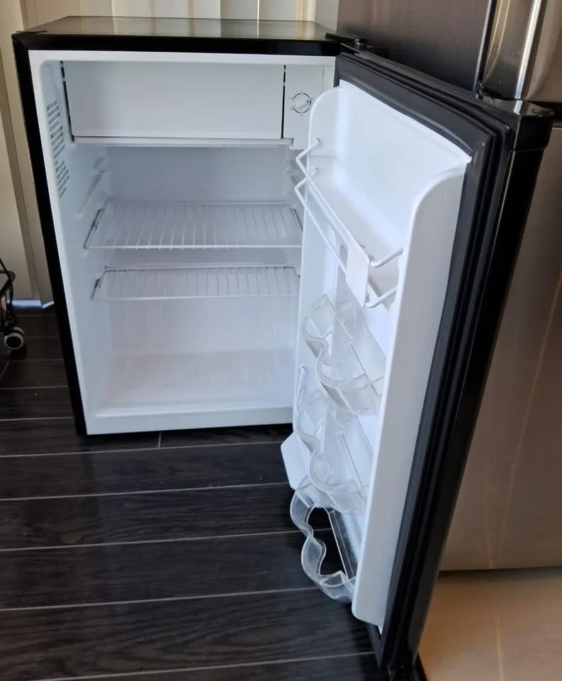 Hamilton Beach Mini Refrigerator - Black image indicator(2)