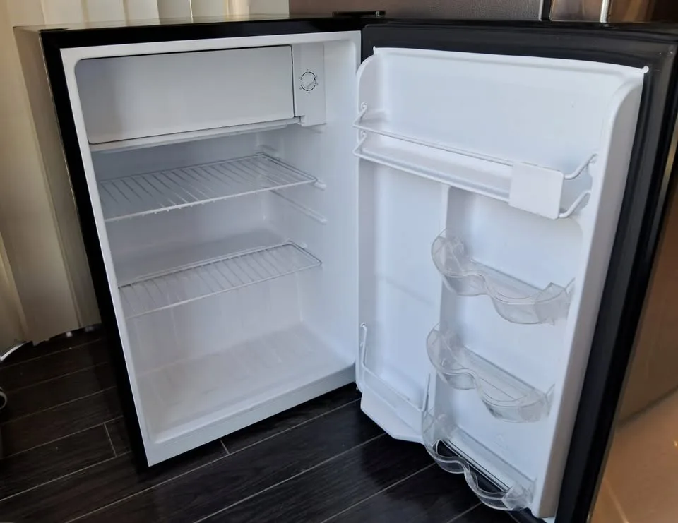 Hamilton Beach Mini Refrigerator - Black image indicator(3)