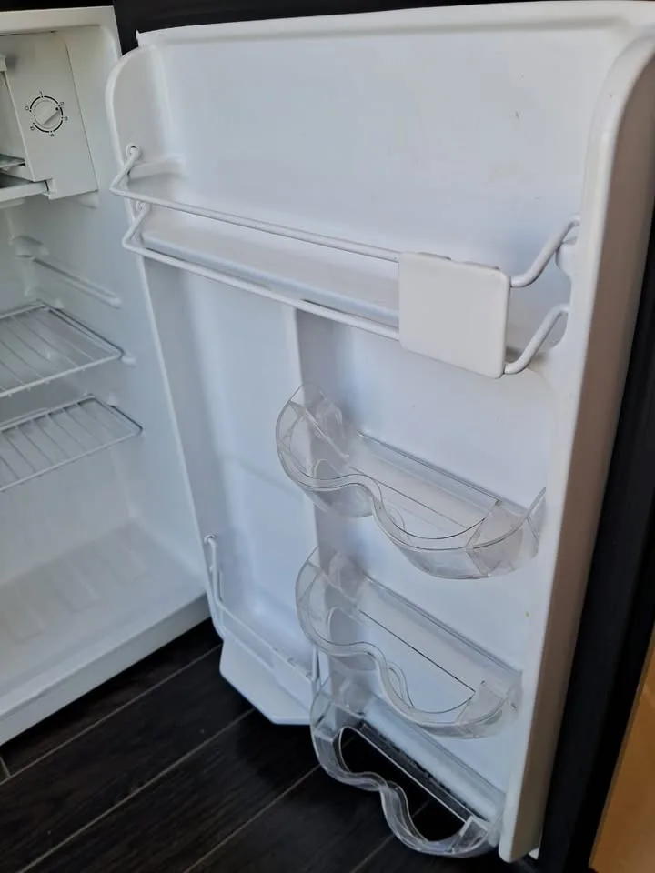 Hamilton Beach Mini Refrigerator - Black image indicator(4)