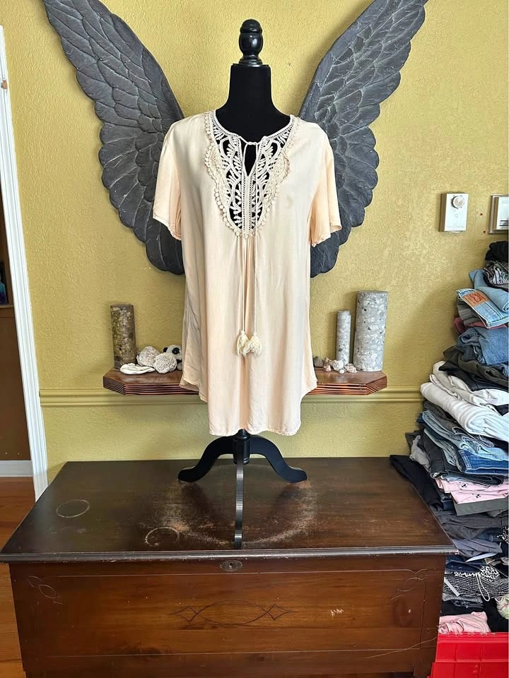 Ekouaer Cream Tunic Top