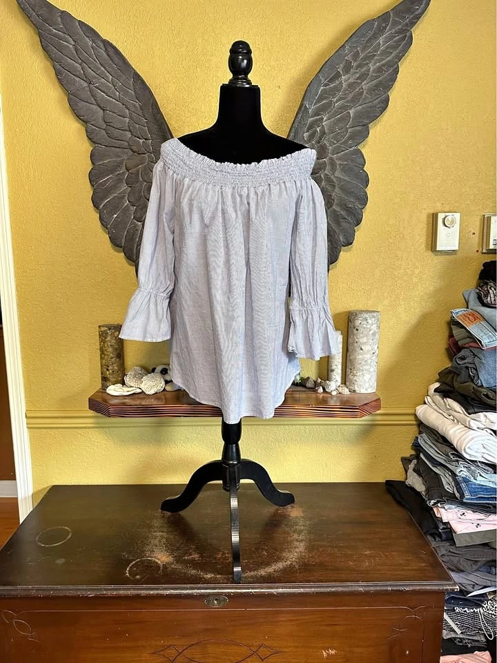 Jella C. Off-Shoulder striped Top
