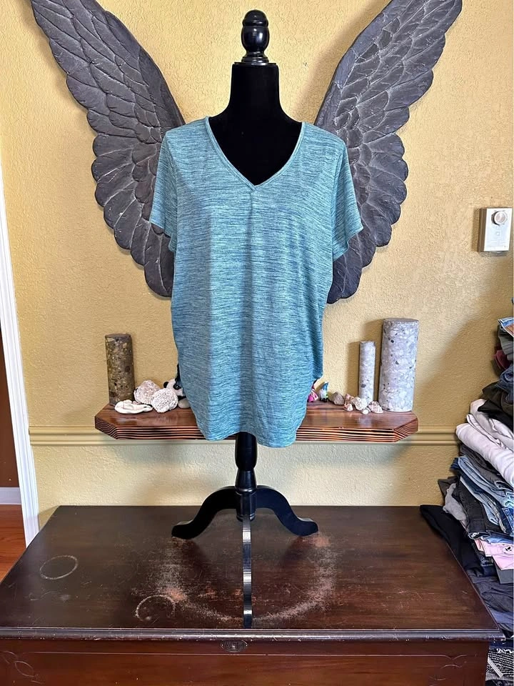 Hyba V-Neck Top